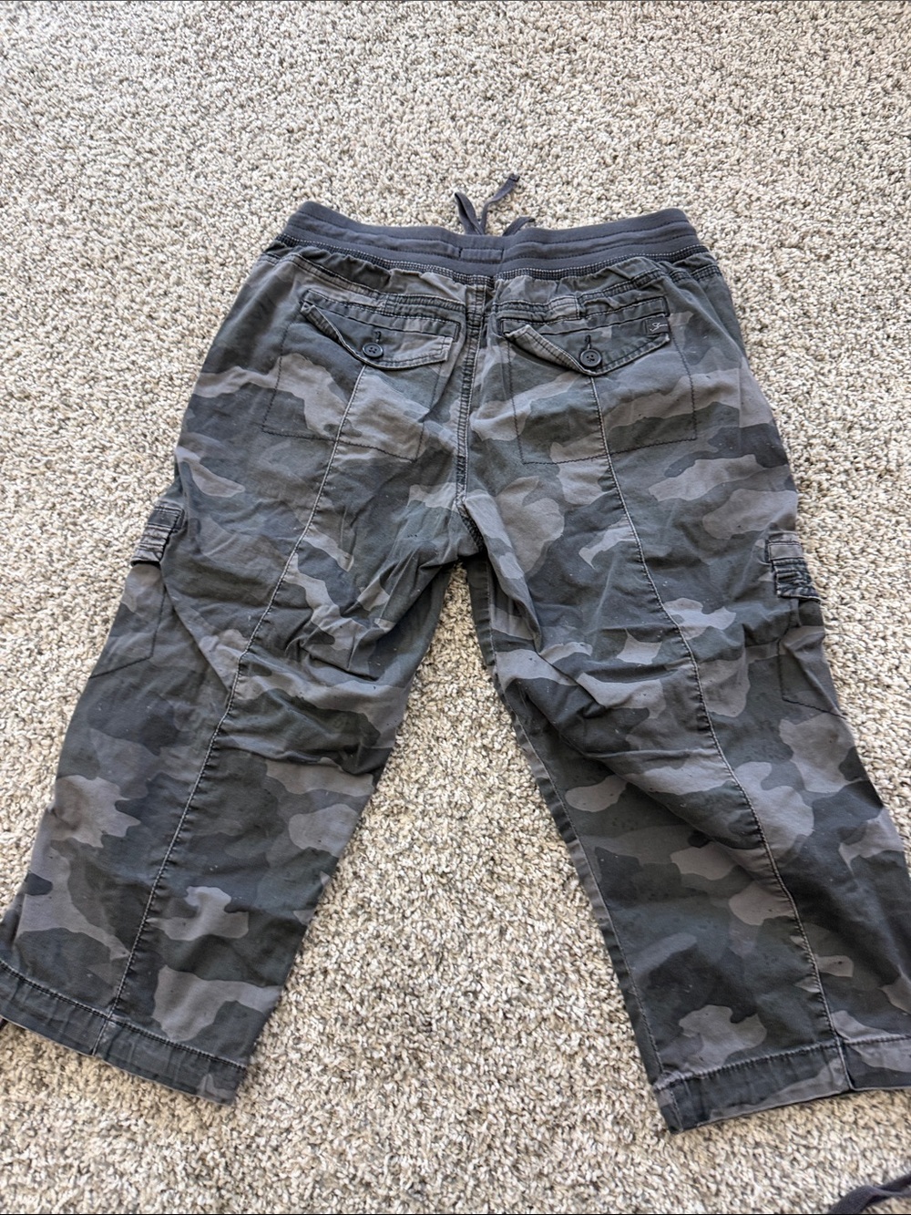 Women’s Gray Camouflage Cargo Capris — Gray Camo - Picture 7 of 8